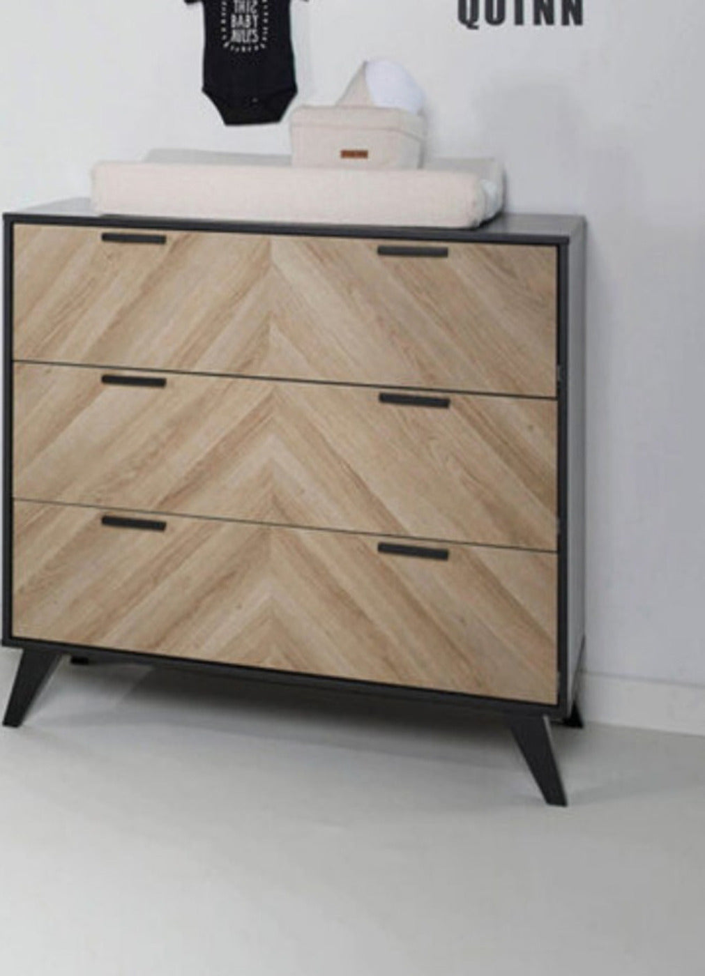 Quinn Heritage Growing Room low cabinet with safety rail